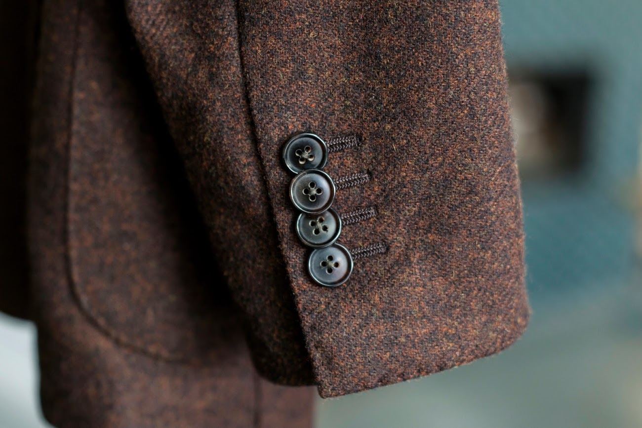 brązowy tweed rękaw guziki