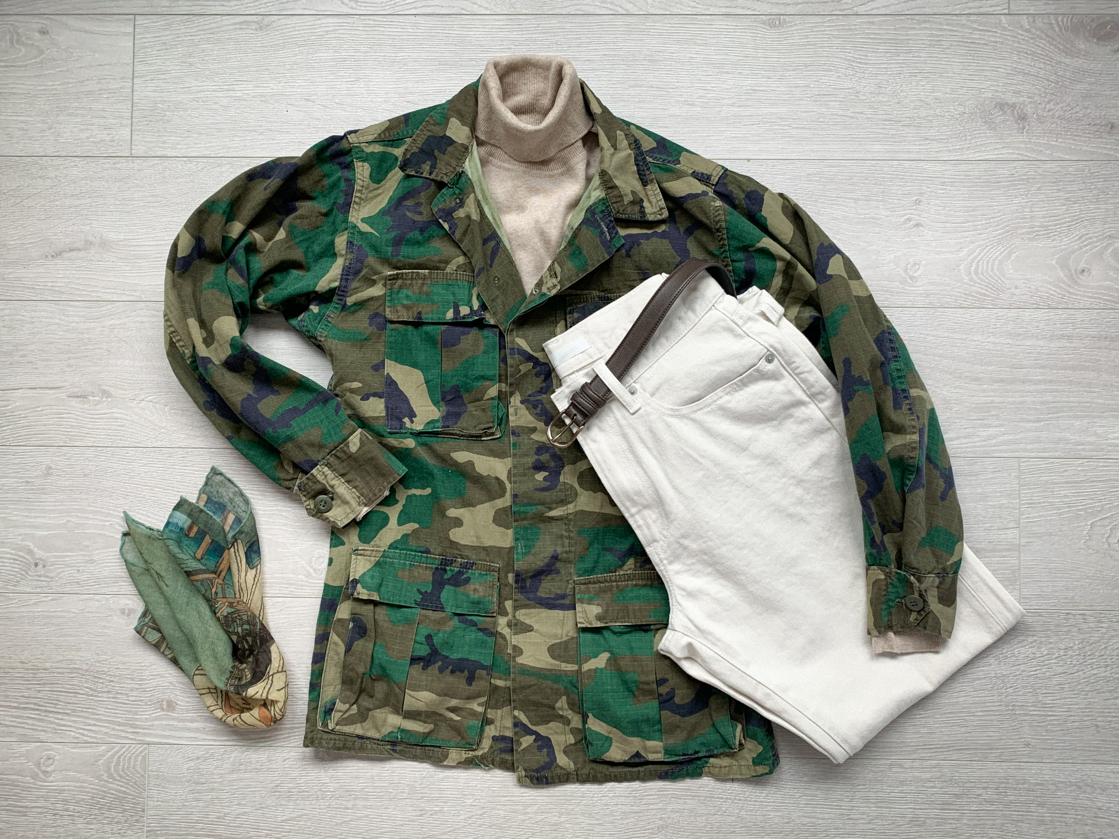 Beżowy golf i wojskowa bluza/kurtka