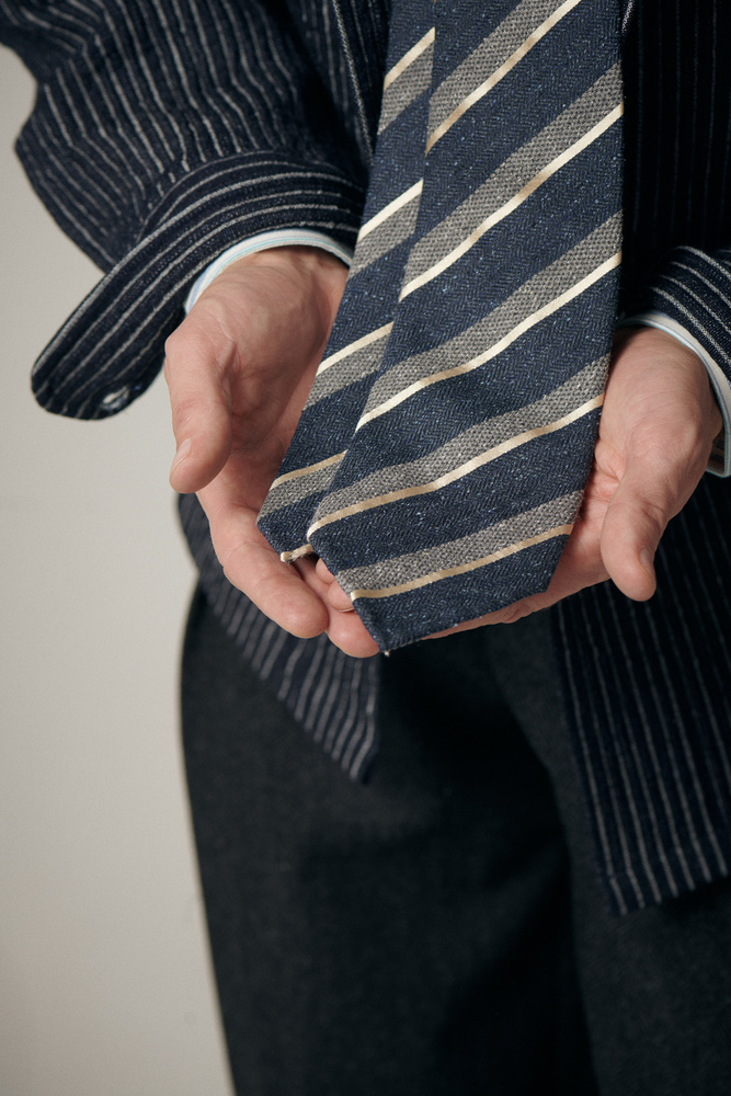 Granatowo-Szary Krawat Regimental z Surówki Wełniano-Jedwabnej